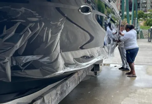Easy to clean with long-lasting hydrophobic effect